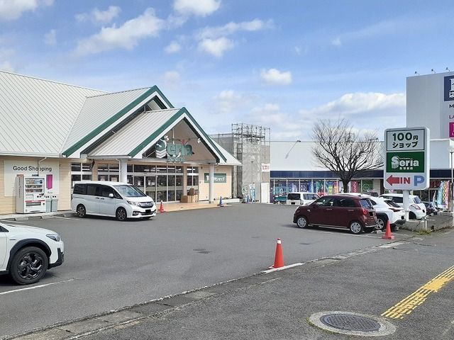 近くのセリアまで640m（徒歩8分）
