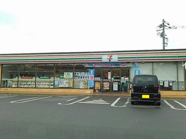 近くのコンビニまで900m（徒歩12分）