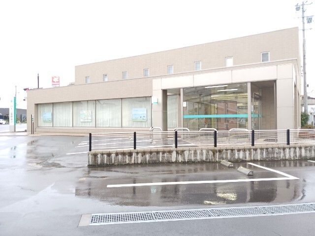近くの八十二長野銀行川中島支店まで900m（徒歩12分）