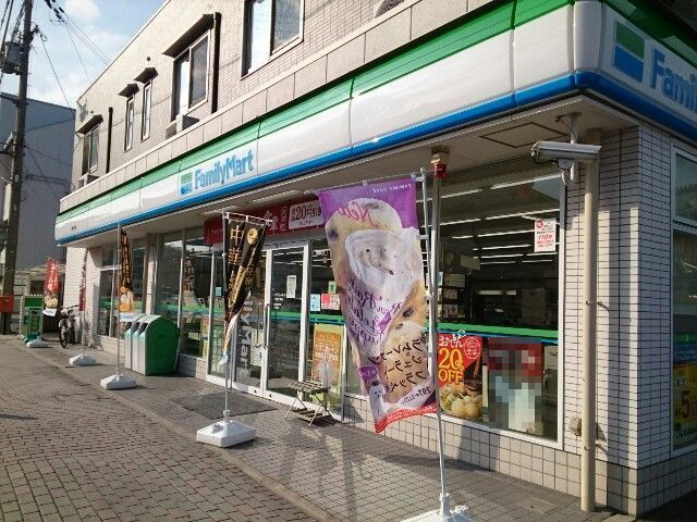 近くのファミリーマート様まで450m（徒歩6分）