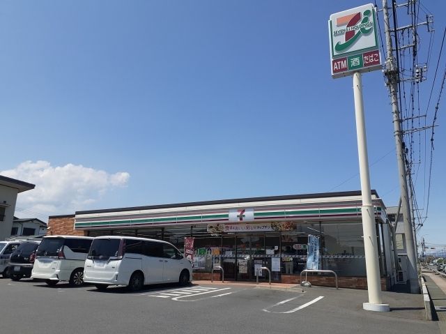 近くのセブンイレブン前橋前箱田町店まで500m（徒歩7分）