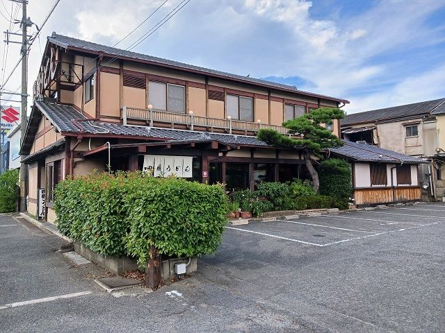 近くの四國うどん河北本店様まで210m（徒歩3分）