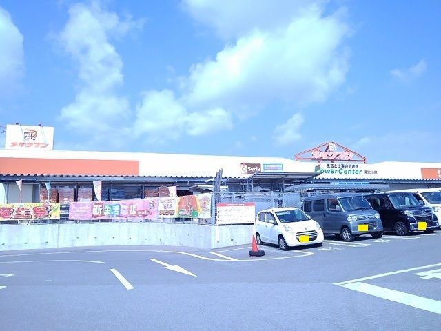 近くのメイクマン具志川店まで650m（徒歩9分）