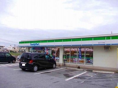 近くのファミリーマート具志川江洲店まで350m（徒歩5分）