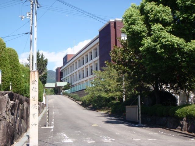 近くの三豊市立上高瀬小学校まで900m(徒歩12分)