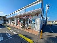 近くのローソン春日川南店さんまで800m(徒歩10分)