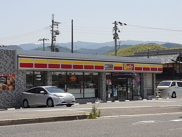 近くのデイリーヤマザキ様まで750m（徒歩10分）