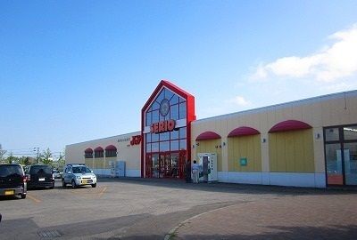 近くのJOYセリオおおまがり店まで700m（徒歩9分）