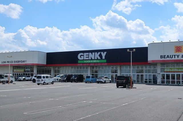近くのGENKYまで1,600m（徒歩20分）