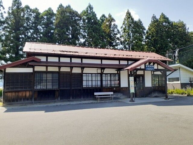 近くの羽前成田駅まで1,120m（徒歩14分）