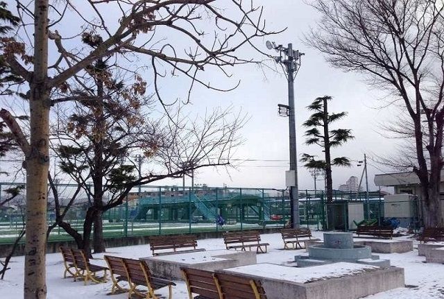 近くの森合運動公園まで3,300m（徒歩42分）
