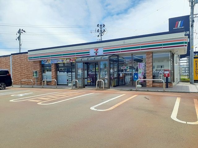 近くのセブンイレブン窪田工業団地前店まで1,310m（徒歩17分）