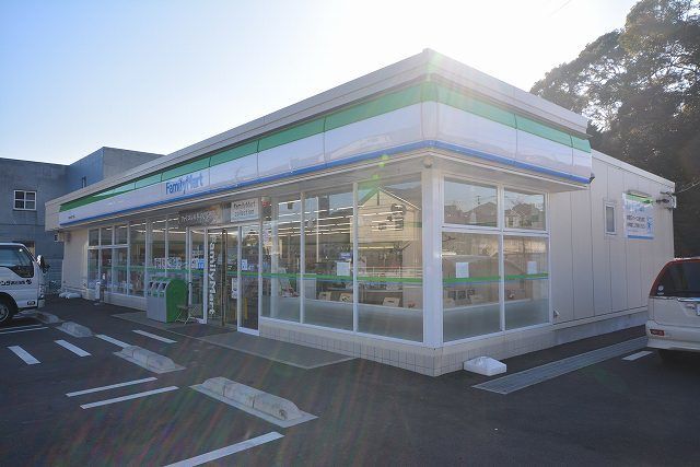近くのコンビニまで900m（徒歩12分）