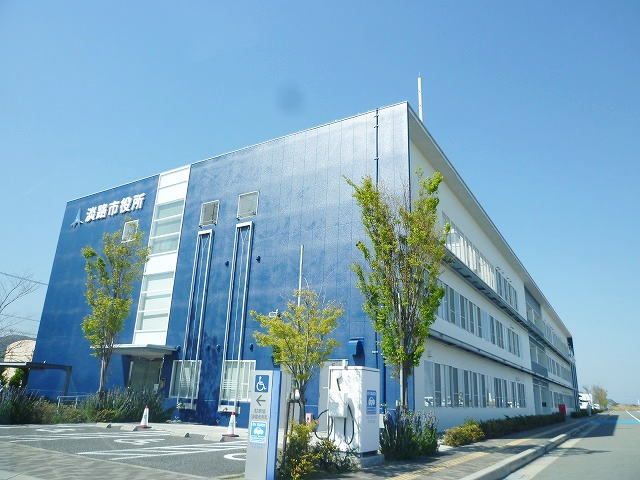 近くの淡路市役所まで1,400m（徒歩18分）