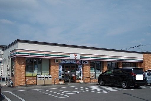 近くのコンビニまで450m（徒歩6分）