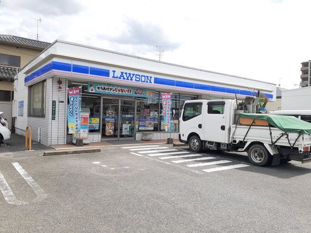 近くのローソン前原池田店まで350m（徒歩5分）