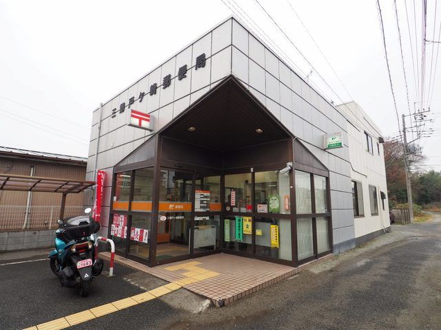 近くの三郷戸ヶ崎郵便局まで350m（徒歩5分）