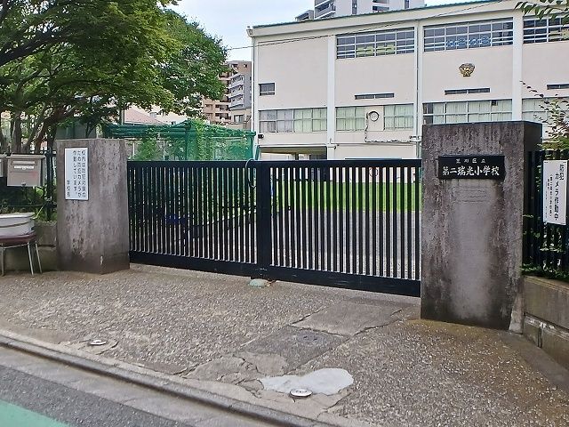 近くの第二瑞光小学校まで730m(徒歩10分)
