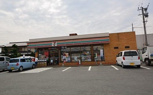 近くのセブンイレブンまで600m(徒歩8分)