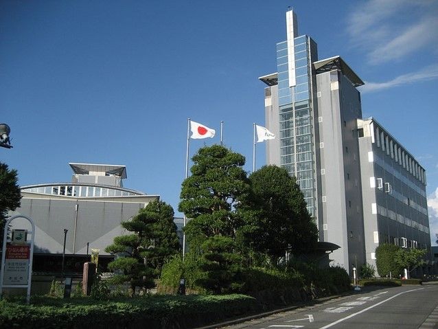 近くの役所まで350m（徒歩5分）