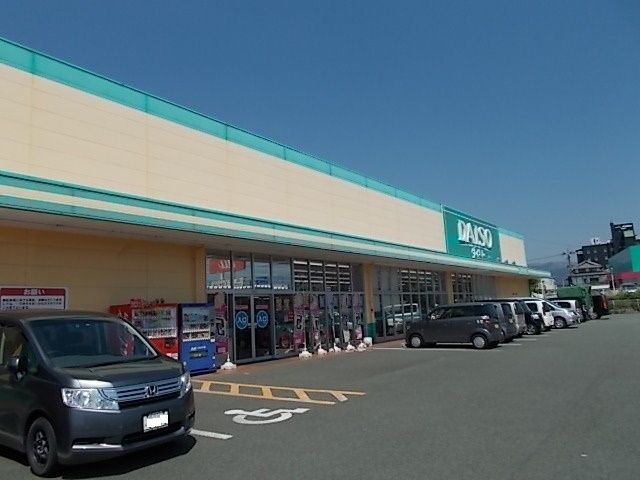 近くの施設まで900m（徒歩12分）