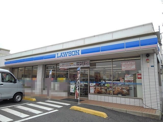 近くのローソン八田店まで400m（徒歩5分）