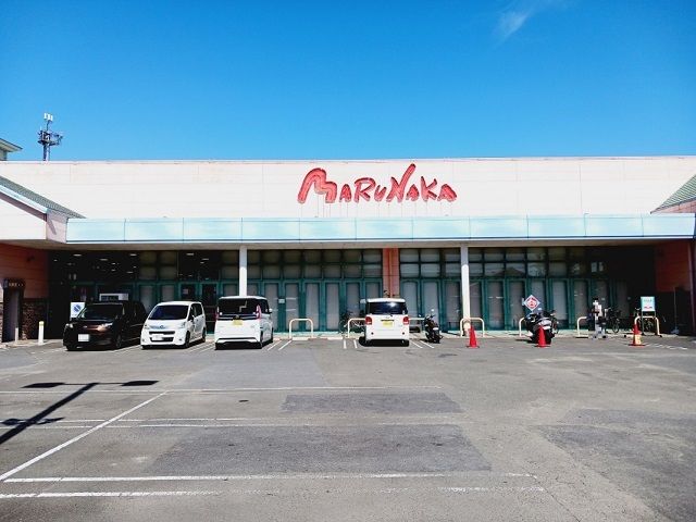 近くのマルナカ高岡店様まで500m（徒歩7分）
