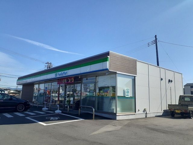 近くのファミリーマート豊里町店まで350m（徒歩5分）