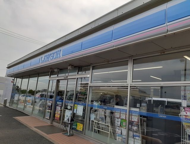 近くのローソンまで750m（徒歩10分）