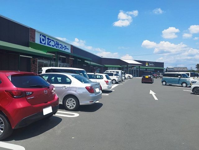 近くのたつみストア・セリアまで2,700m（徒歩34分）