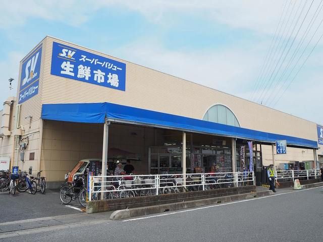 近くのスーパーバリュー越谷店まで1,000m(徒歩13分)