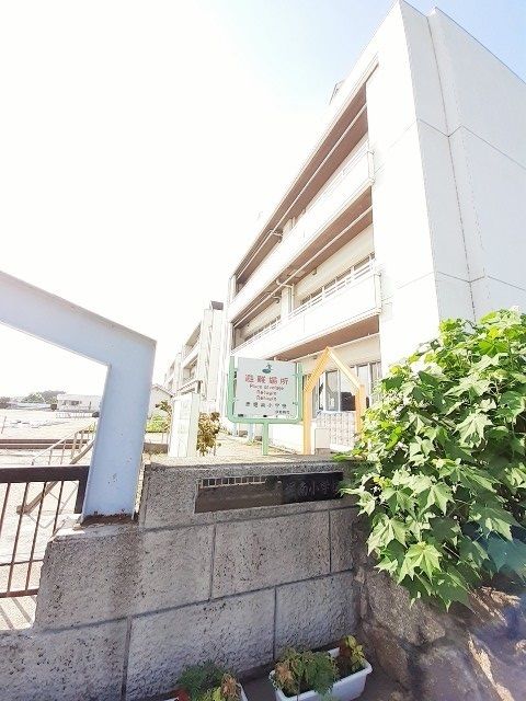 近くの伊勢崎市立赤堀南小学校まで1,400m(徒歩18分)