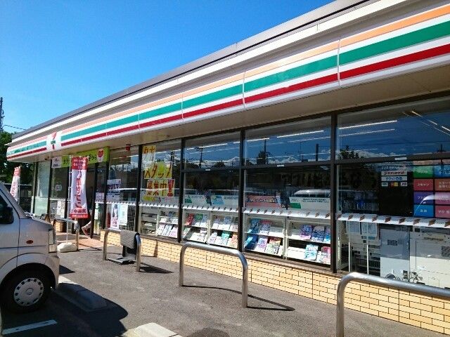 近くのコンビニまで600m（徒歩8分）