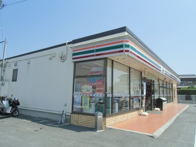 近くのコンビニまで850m（徒歩11分）