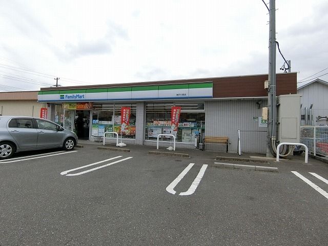 近くのファミリーマート神戸川西店まで50m(徒歩1分)