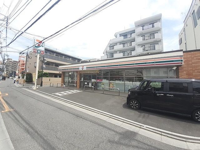 近くのセブン　大宮平和通り店まで45m（徒歩1分）