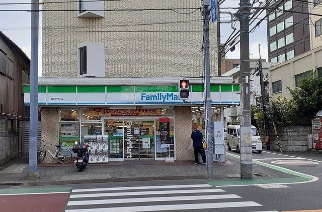 近くのファミリーマート　大宮中央店まで290m（徒歩4分）