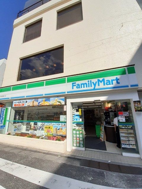 近くのファミリーマート祐天寺駅東口店まで300m(徒歩4分)
