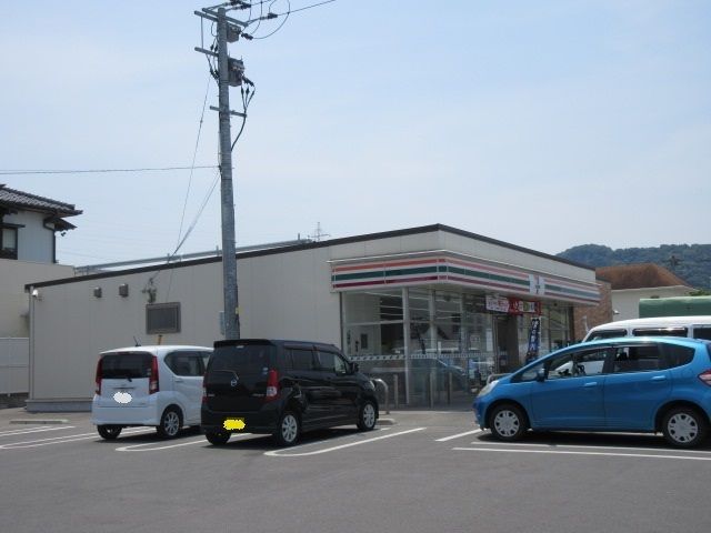 近くのセブンイレブンまで1,000m（徒歩13分）