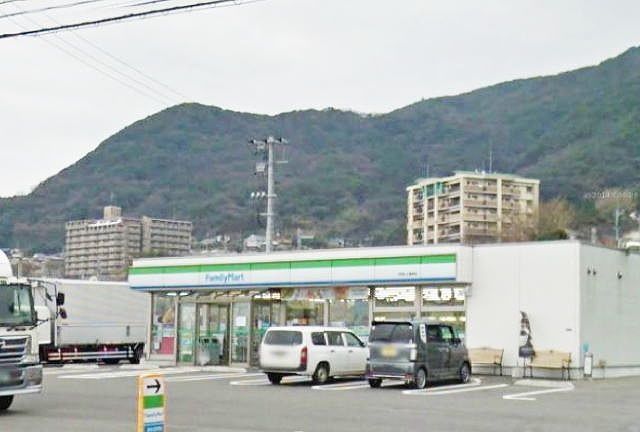近くのファミリーマート門司片上海岸店まで1,100m（徒歩14分）