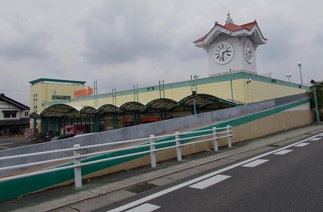 近くのメグリアまで400m（徒歩5分）