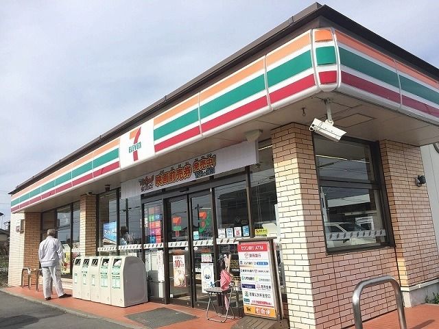 近くのコンビニまで1,000m（徒歩13分）