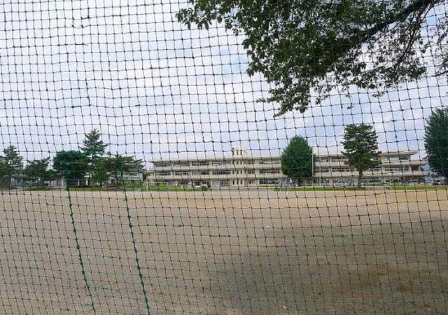 近くの桐生市立相生小学校まで400m（徒歩5分）