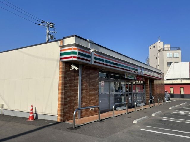 近くのセブンイレブン土浦富士崎店まで450m(徒歩6分)