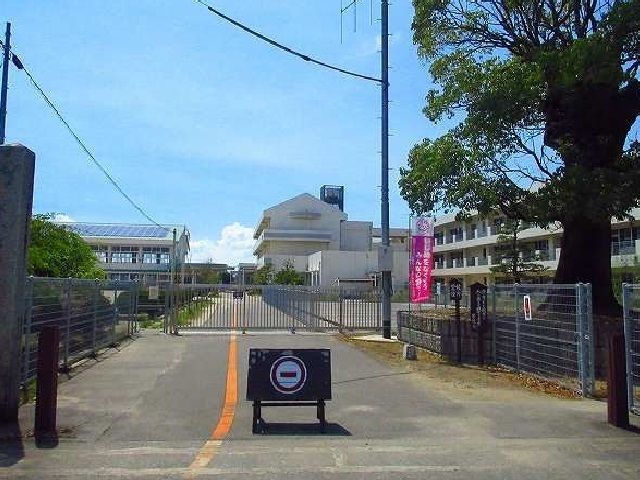 近くの兵庫小学校まで1,700m(徒歩22分)