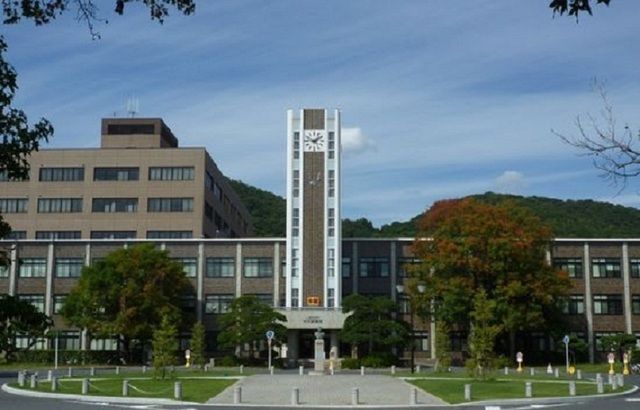 近くの岡山大学附属　図書館まで900m（徒歩12分）