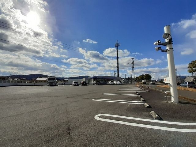 近くのローソン 土佐インター店まで650m（徒歩9分）