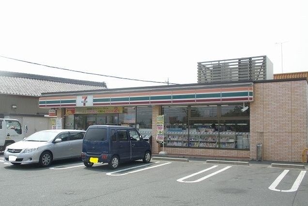 近くのセブンイレブン豊川インター店まで850m（徒歩11分）