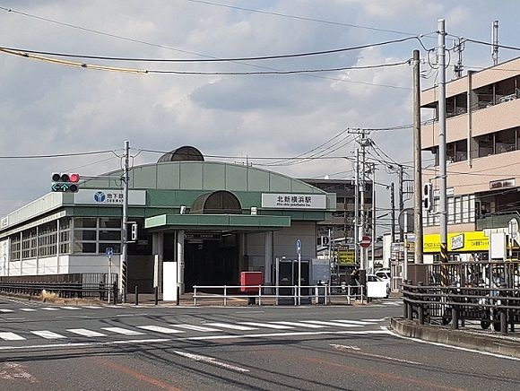 近くの北新横浜駅まで600m(徒歩8分)