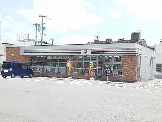 近くのセブンイレブン泡瀬2丁目店まで550m（徒歩7分）